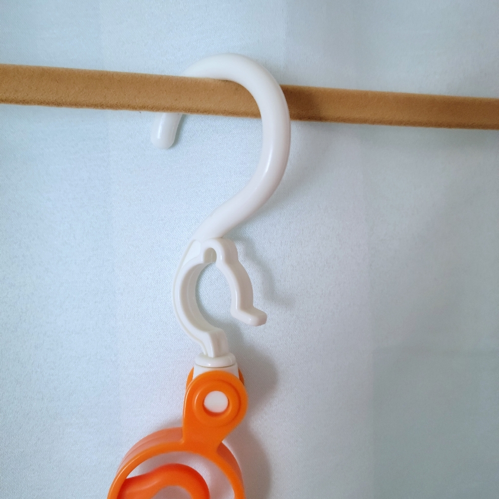 Rotating Clothes Hanger - Picture 2 of 3